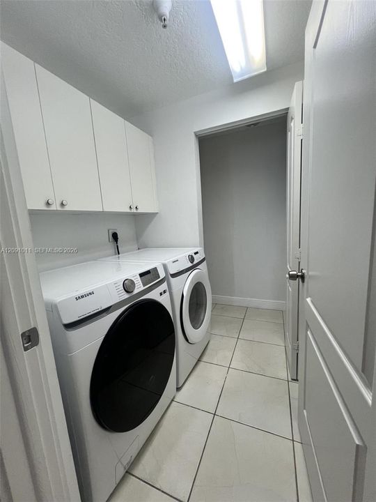 For Rent: $3,800 (3 beds, 2 baths, 1980 Square Feet)