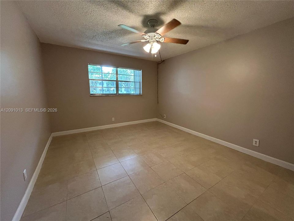 For Rent: $1,550 (1 beds, 1 baths, 720 Square Feet)