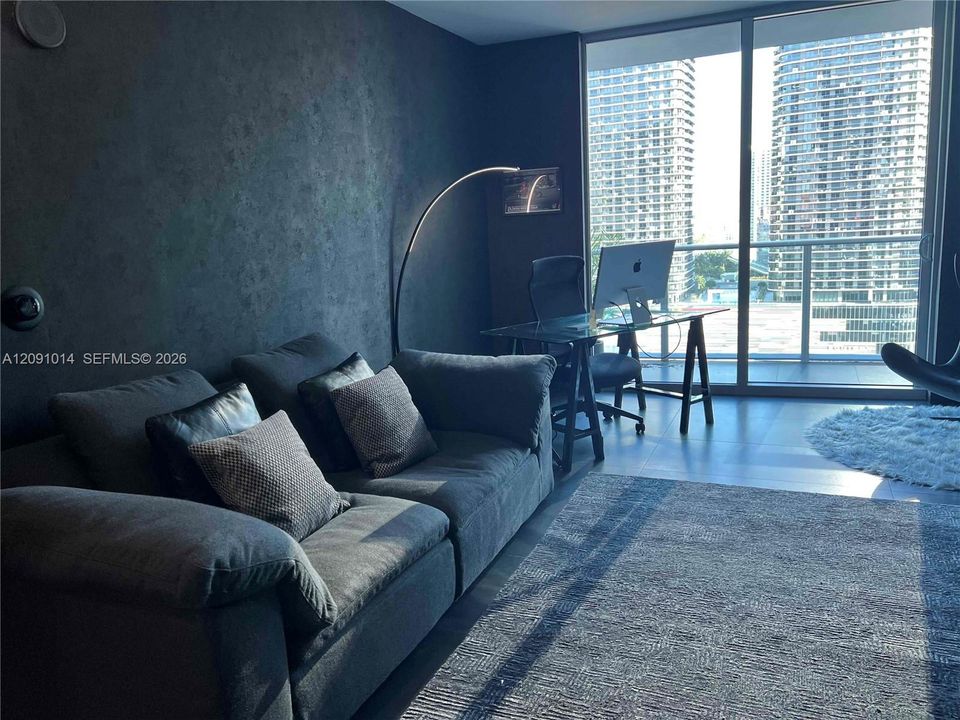 For Rent: $5,000 (2 beds, 2 baths, 910 Square Feet)
