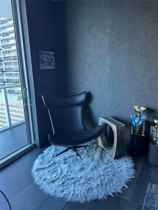 For Rent: $5,000 (2 beds, 2 baths, 910 Square Feet)