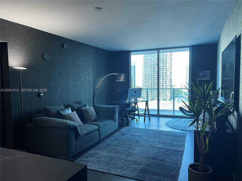 For Rent: $5,000 (2 beds, 2 baths, 910 Square Feet)