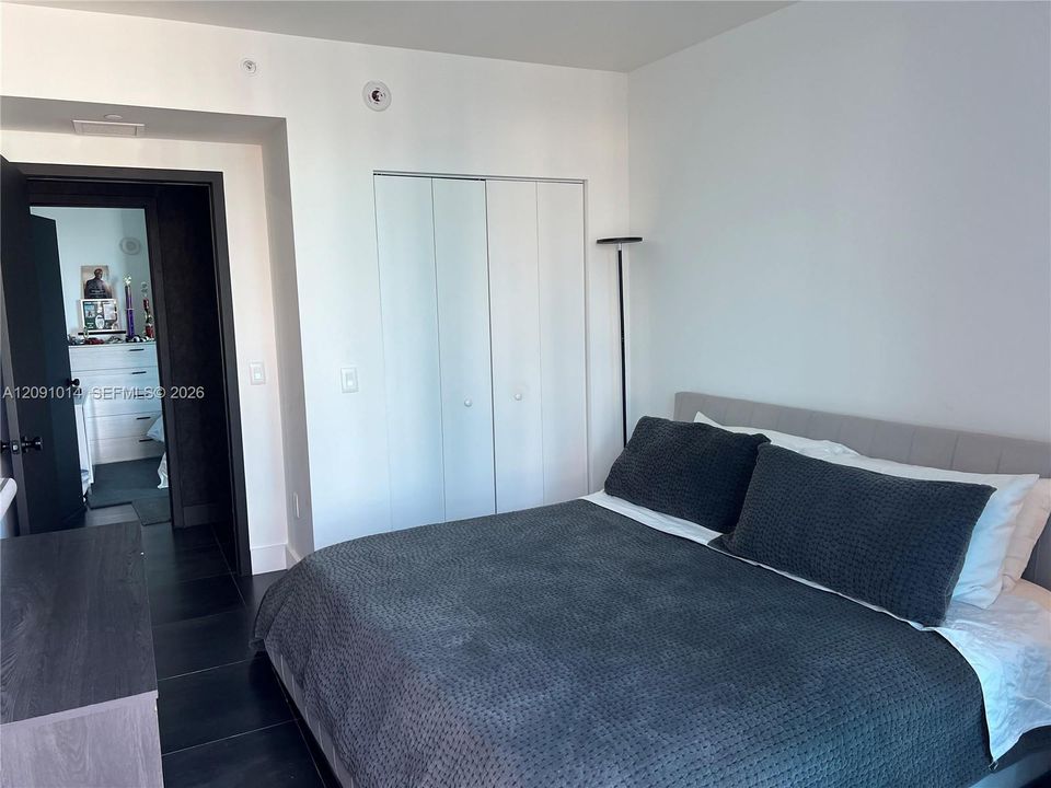 For Rent: $5,000 (2 beds, 2 baths, 910 Square Feet)