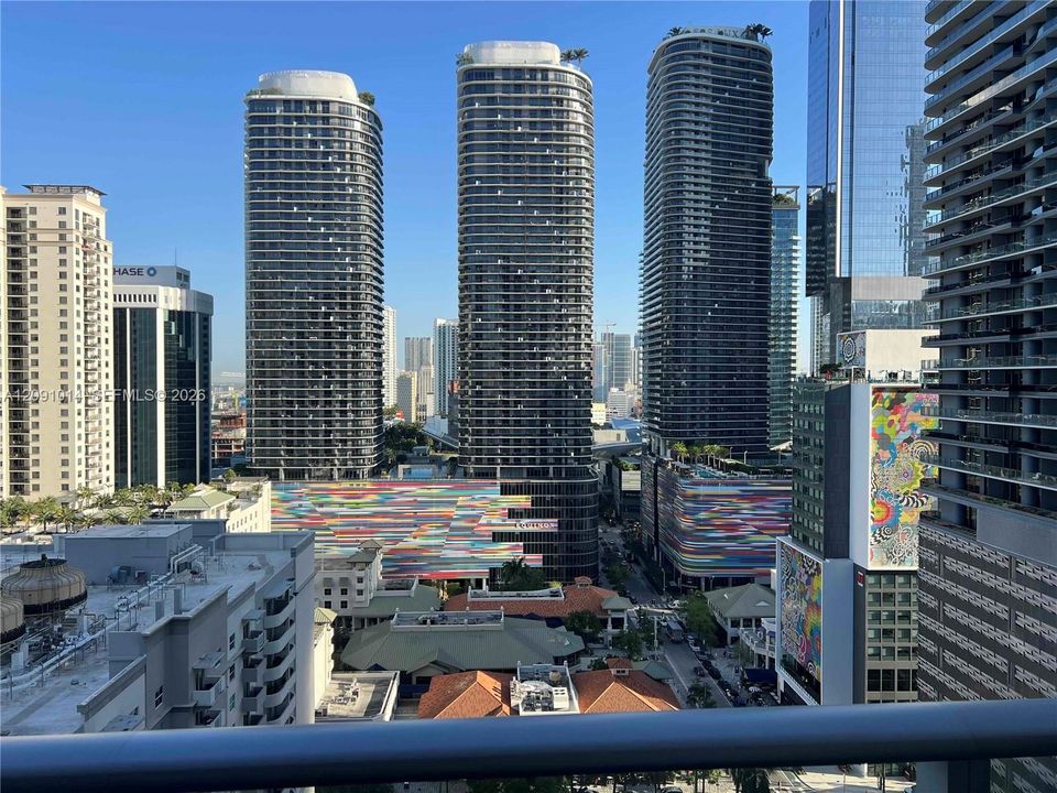 For Rent: $5,000 (2 beds, 2 baths, 910 Square Feet)