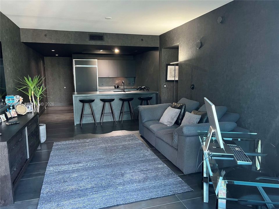 For Rent: $5,000 (2 beds, 2 baths, 910 Square Feet)