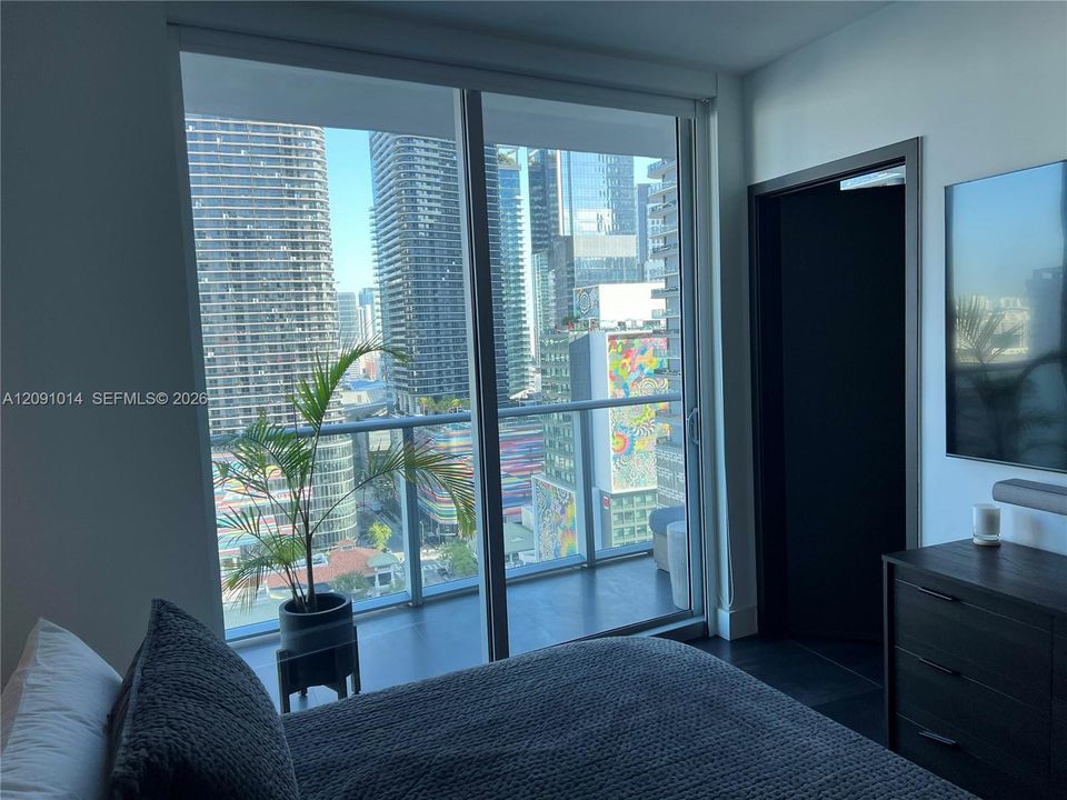 For Rent: $5,000 (2 beds, 2 baths, 910 Square Feet)