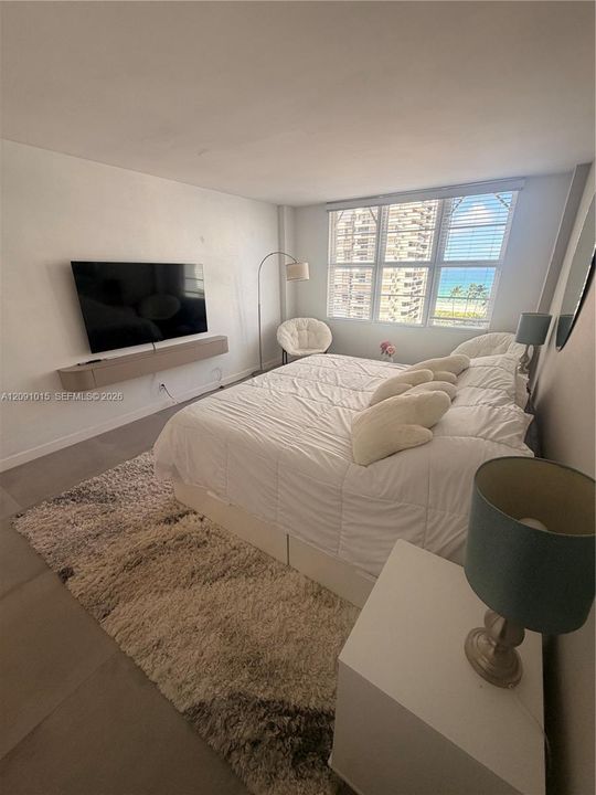 For Rent: $3,700 (2 beds, 2 baths, 1030 Square Feet)