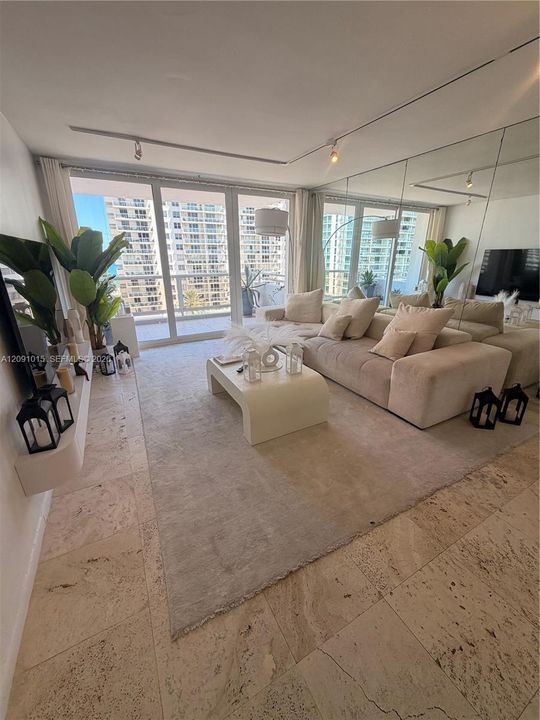 For Rent: $3,700 (2 beds, 2 baths, 1030 Square Feet)