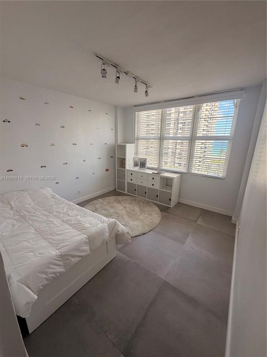 For Rent: $3,700 (2 beds, 2 baths, 1030 Square Feet)