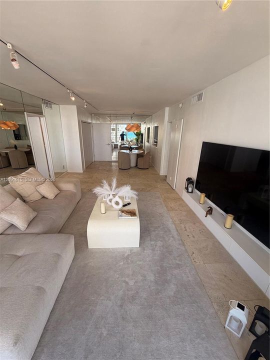 For Rent: $3,700 (2 beds, 2 baths, 1030 Square Feet)