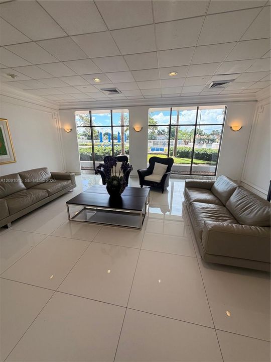 For Rent: $3,700 (2 beds, 2 baths, 1030 Square Feet)