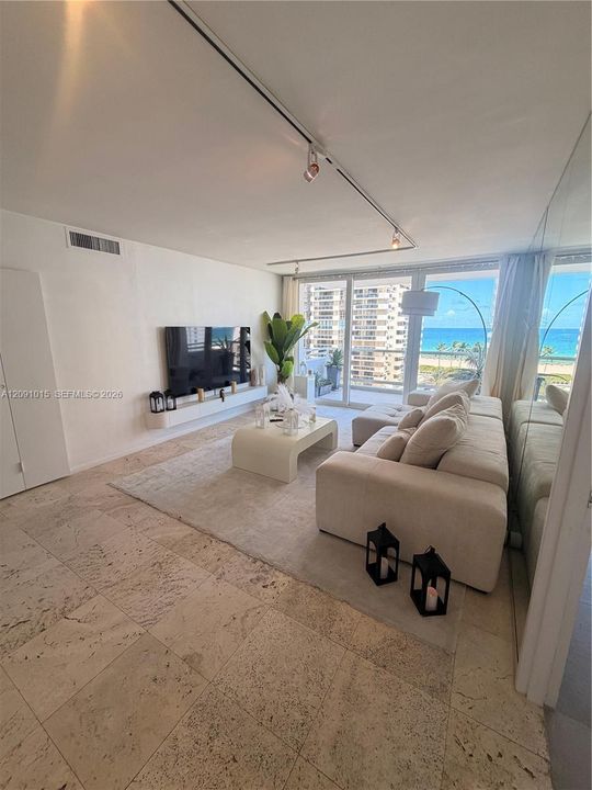 For Rent: $3,700 (2 beds, 2 baths, 1030 Square Feet)