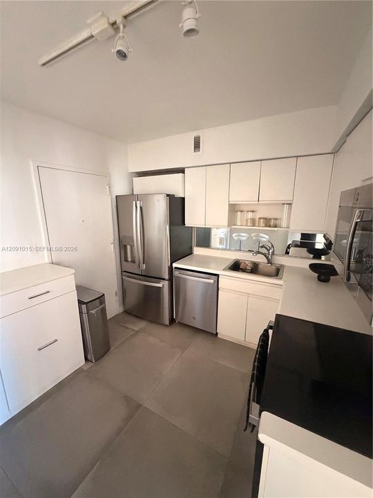 For Rent: $3,700 (2 beds, 2 baths, 1030 Square Feet)
