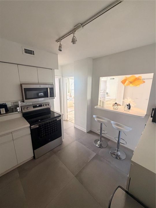 For Rent: $3,700 (2 beds, 2 baths, 1030 Square Feet)