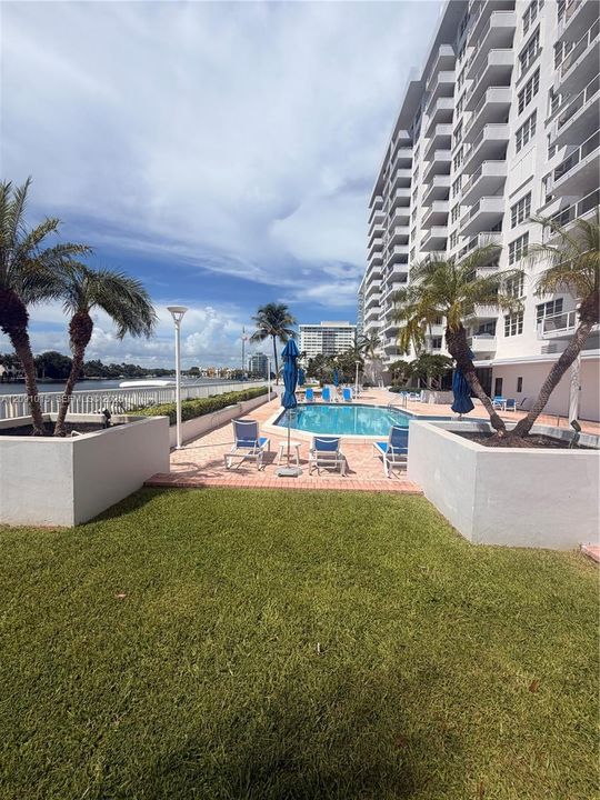 For Rent: $3,700 (2 beds, 2 baths, 1030 Square Feet)