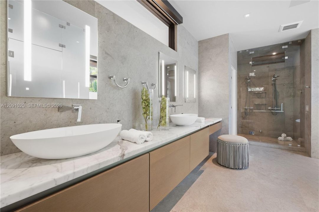 En Venta: $5,999,000 (5 camas, 4 baños, 4478 Pies cuadrados)