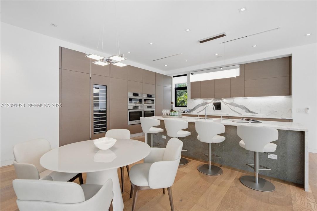 En Venta: $5,999,000 (5 camas, 4 baños, 4478 Pies cuadrados)