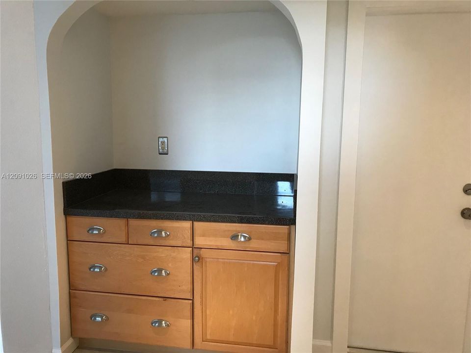 На продажу: $169,990 (1 спален, 1 ванн, 898 Квадратных фут)