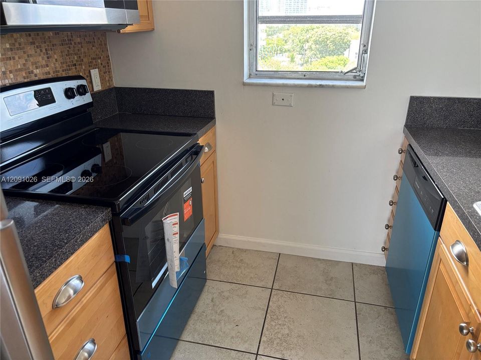 На продажу: $169,990 (1 спален, 1 ванн, 898 Квадратных фут)