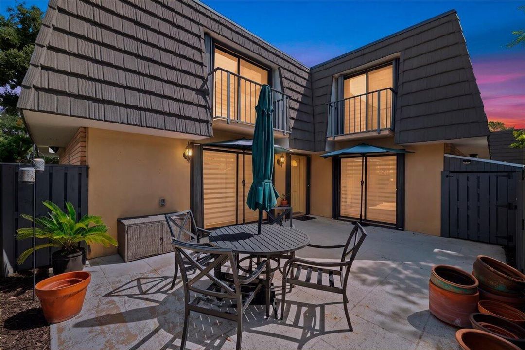 Private_Courtyard