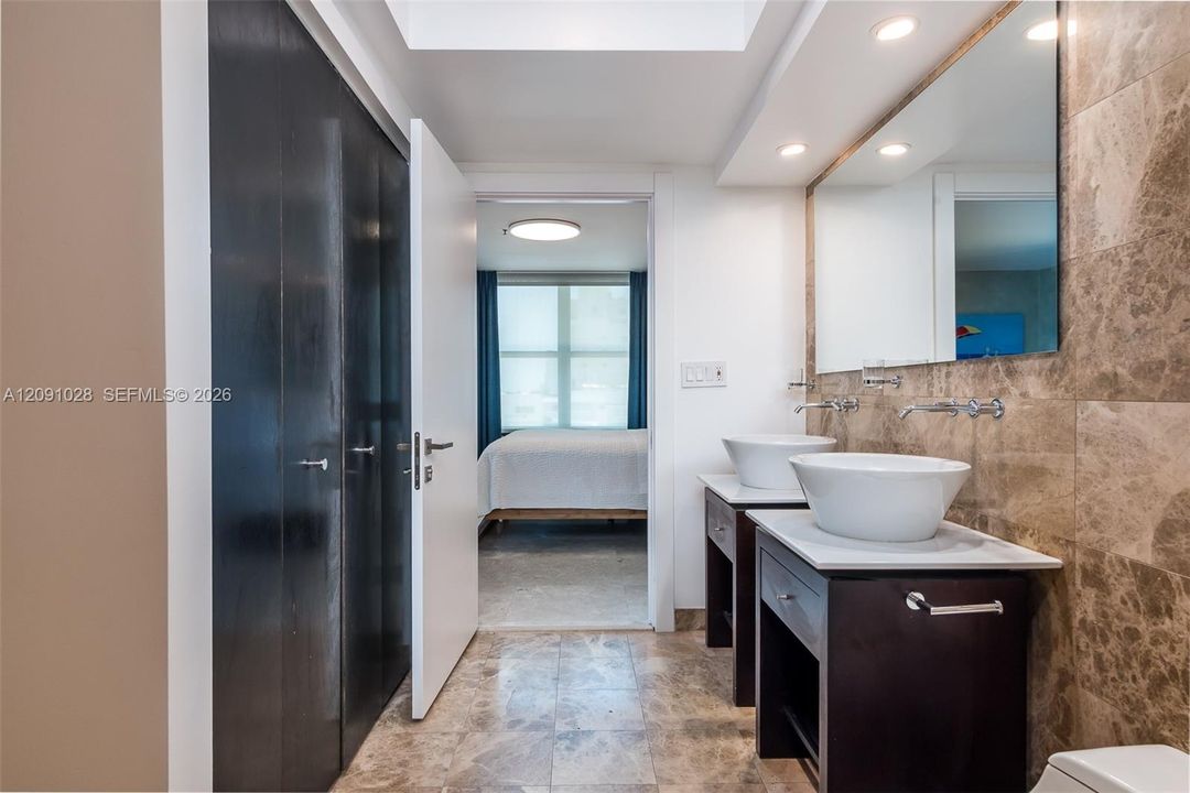 For Sale: $1,350,000 (2 beds, 2 baths, 1180 Square Feet)