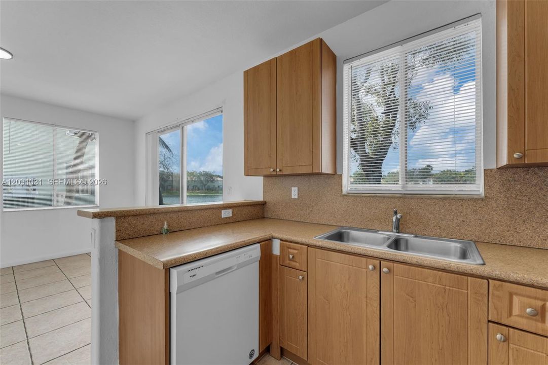 For Rent: $2,900 (3 beds, 3 baths, 1423 Square Feet)