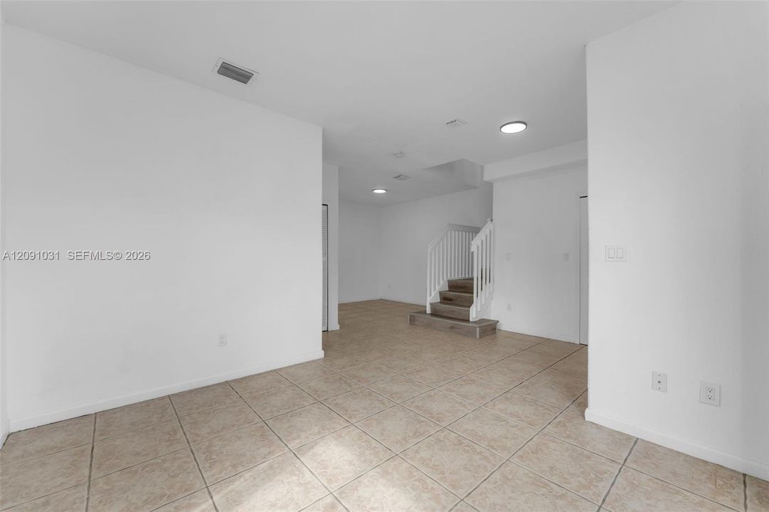 For Rent: $2,900 (3 beds, 3 baths, 1423 Square Feet)