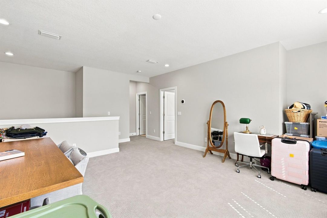 033 - family room 3