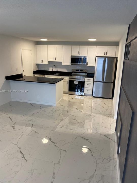 For Sale: $159,000 (2 beds, 1 baths, 826 Square Feet)