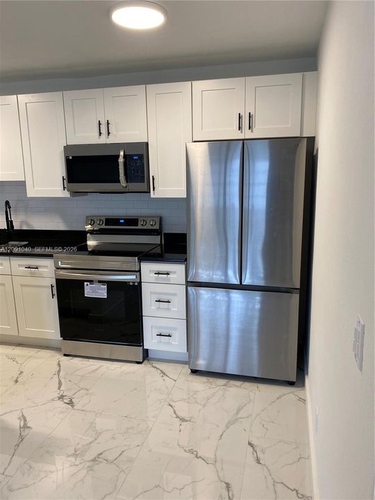 For Sale: $159,000 (2 beds, 1 baths, 826 Square Feet)