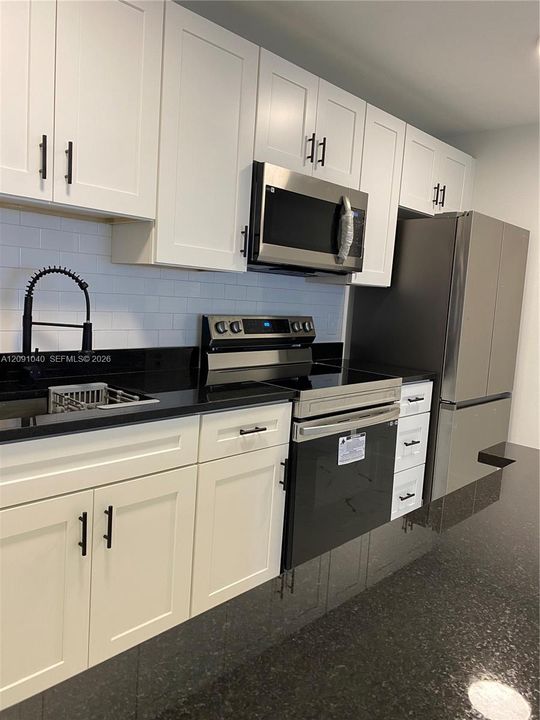 For Sale: $159,000 (2 beds, 1 baths, 826 Square Feet)