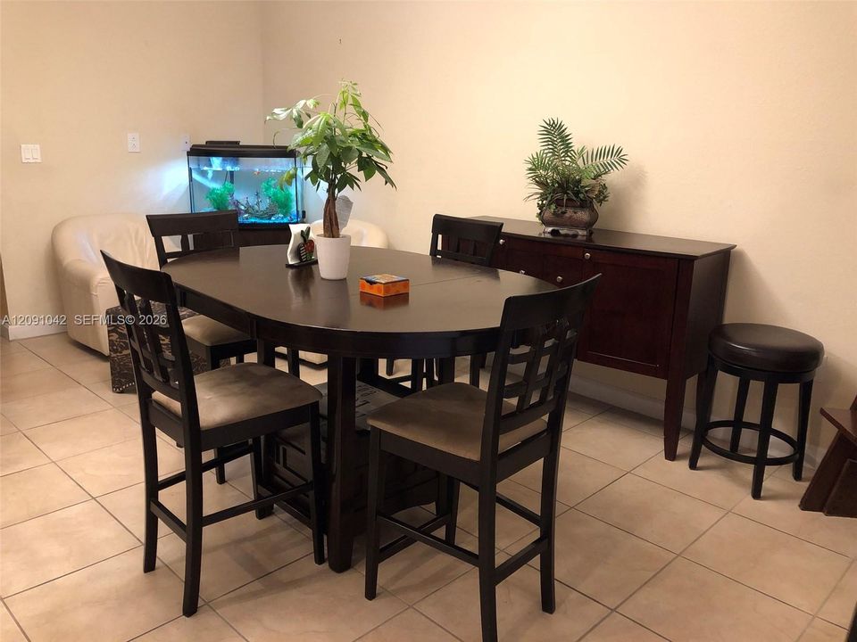 En Renta: $3,400 (4 camas, 3 baños, 2312 Pies cuadrados)