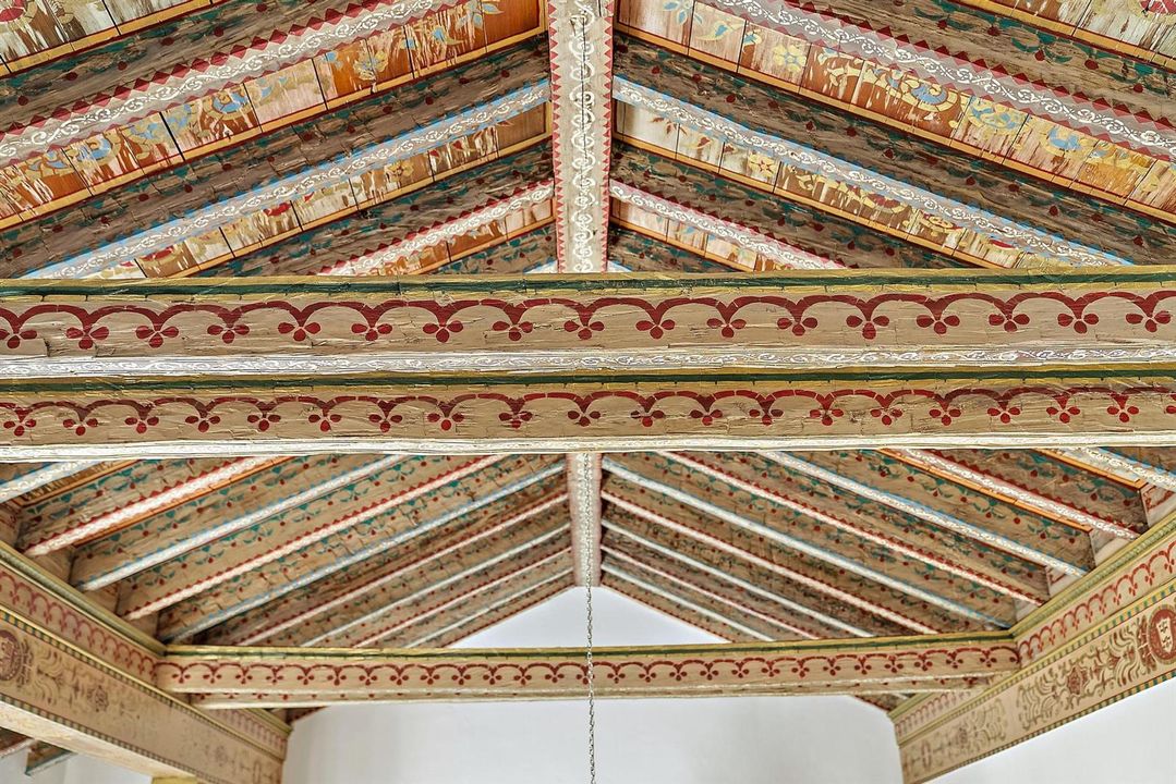 10A-STENCILED CEILING