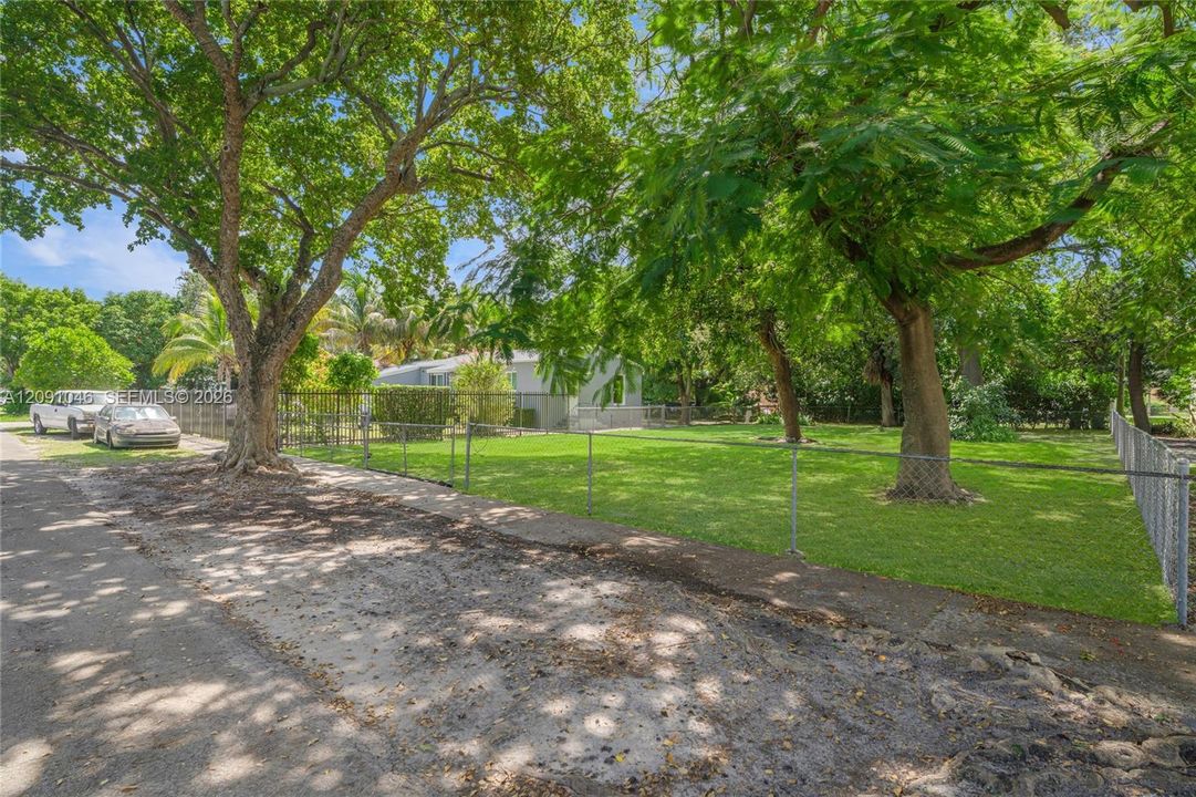 待售: $299,000 (0.16 acres)