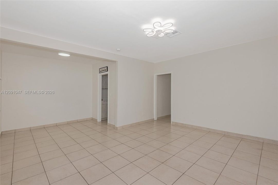 For Rent: $2,895 (3 beds, 1 baths, 1232 Square Feet)