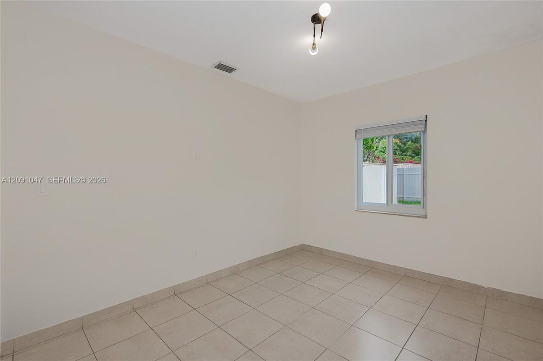 For Rent: $2,895 (3 beds, 1 baths, 1232 Square Feet)