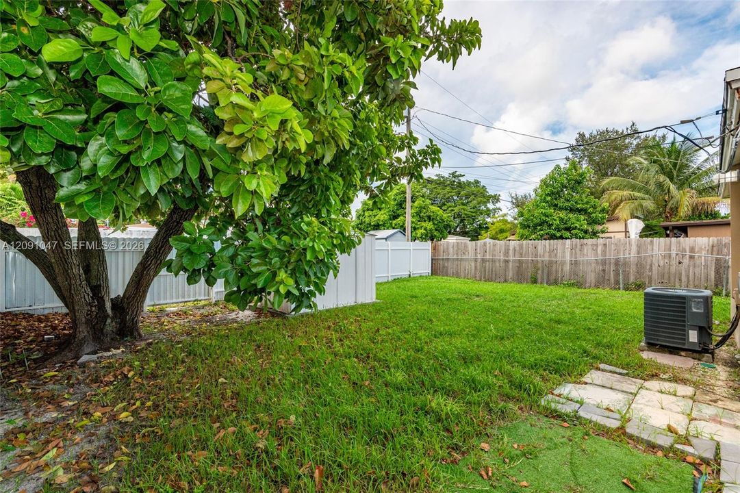 For Rent: $2,895 (3 beds, 1 baths, 1232 Square Feet)