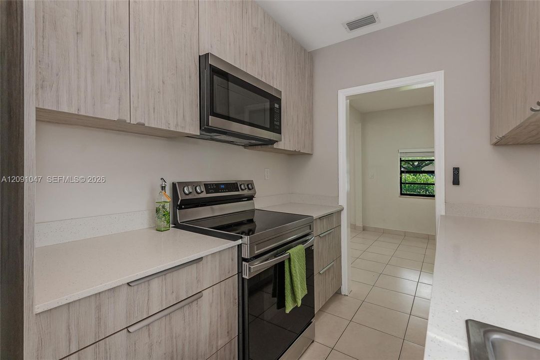 For Rent: $2,895 (3 beds, 1 baths, 1232 Square Feet)