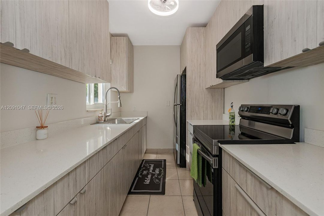 For Rent: $2,895 (3 beds, 1 baths, 1232 Square Feet)