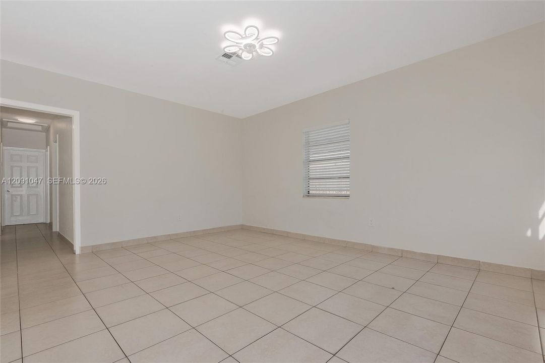 For Rent: $2,895 (3 beds, 1 baths, 1232 Square Feet)