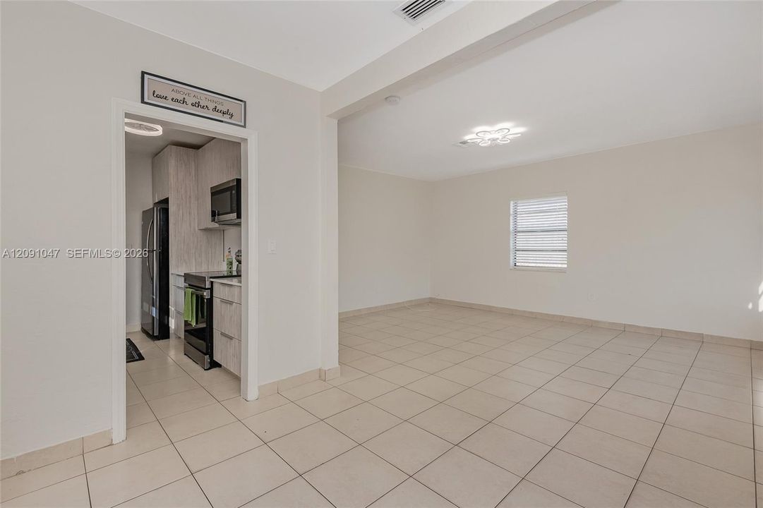 For Rent: $2,895 (3 beds, 1 baths, 1232 Square Feet)