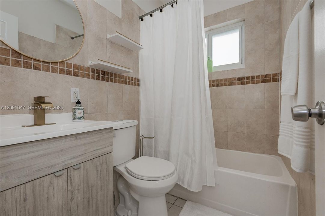 For Rent: $2,895 (3 beds, 1 baths, 1232 Square Feet)