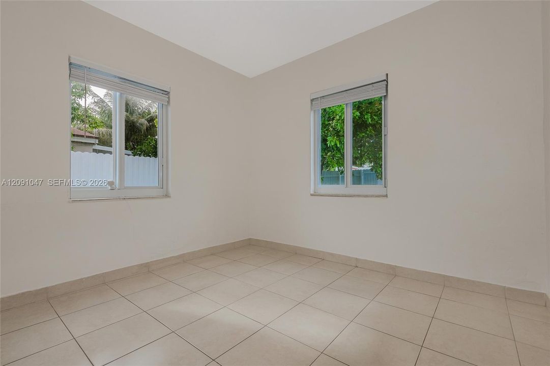 For Rent: $2,895 (3 beds, 1 baths, 1232 Square Feet)