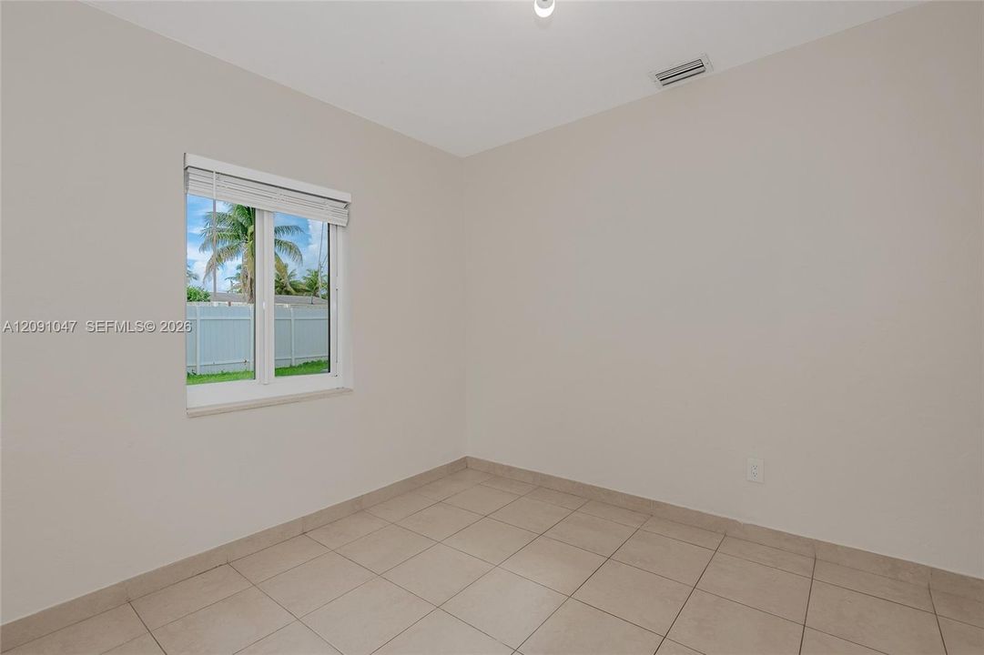 For Rent: $2,895 (3 beds, 1 baths, 1232 Square Feet)
