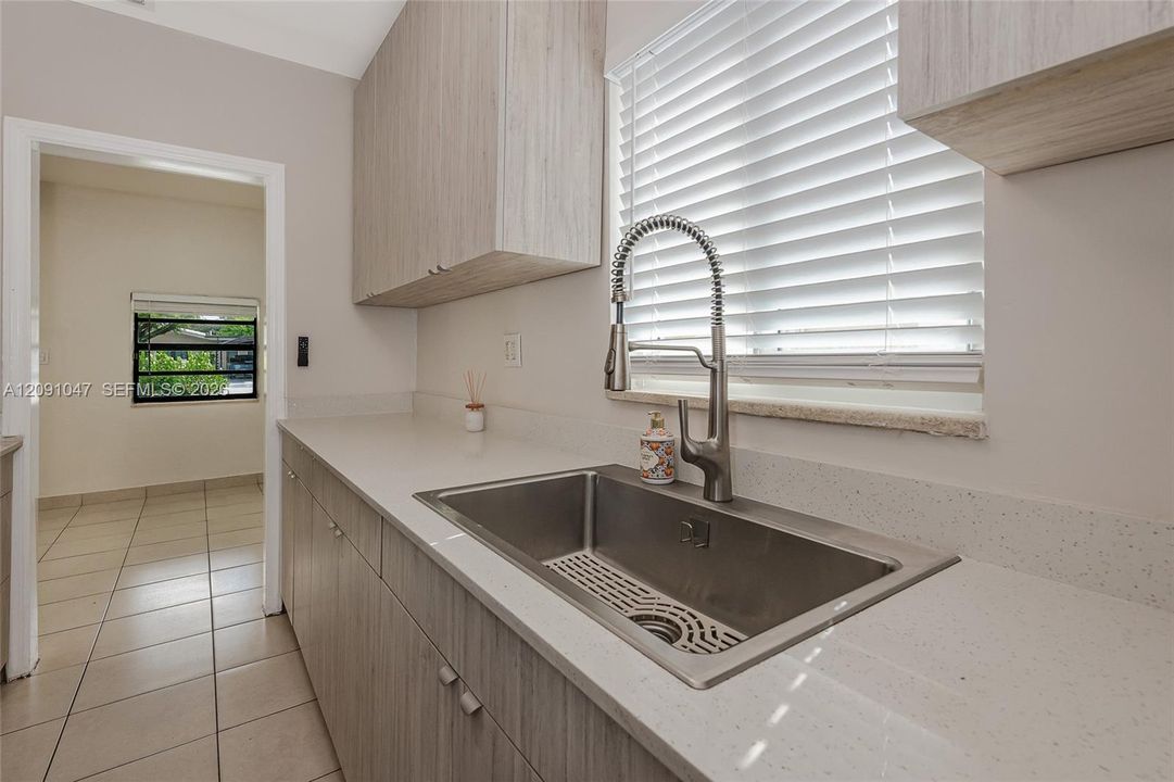 For Rent: $2,895 (3 beds, 1 baths, 1232 Square Feet)