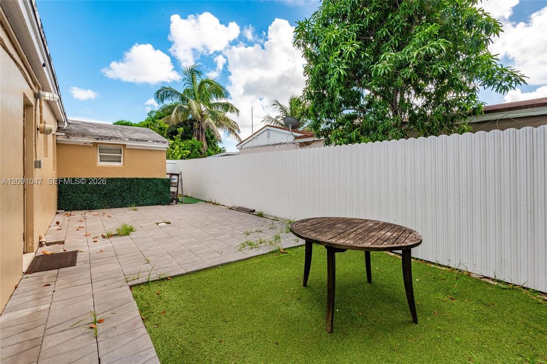 For Rent: $2,895 (3 beds, 1 baths, 1232 Square Feet)