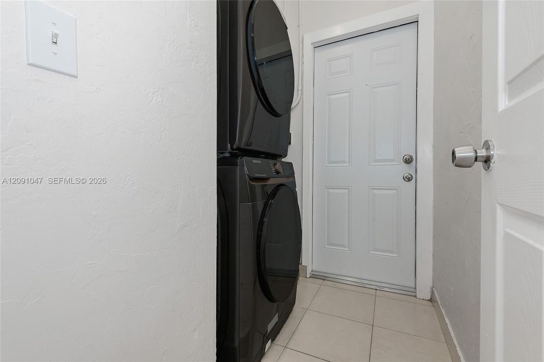 For Rent: $2,895 (3 beds, 1 baths, 1232 Square Feet)