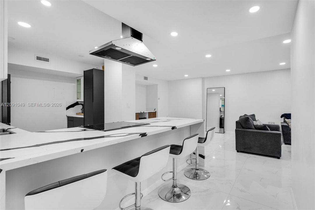 For Sale: $250,000 (2 beds, 2 baths, 1132 Square Feet)