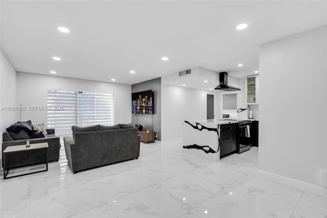 For Sale: $250,000 (2 beds, 2 baths, 1132 Square Feet)