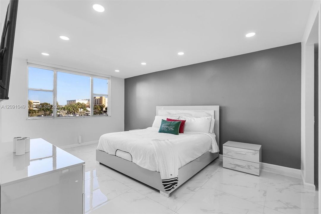 For Sale: $250,000 (2 beds, 2 baths, 1132 Square Feet)