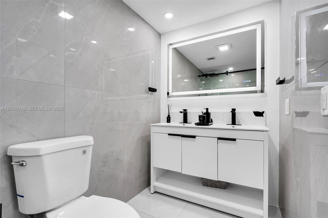 For Sale: $250,000 (2 beds, 2 baths, 1132 Square Feet)